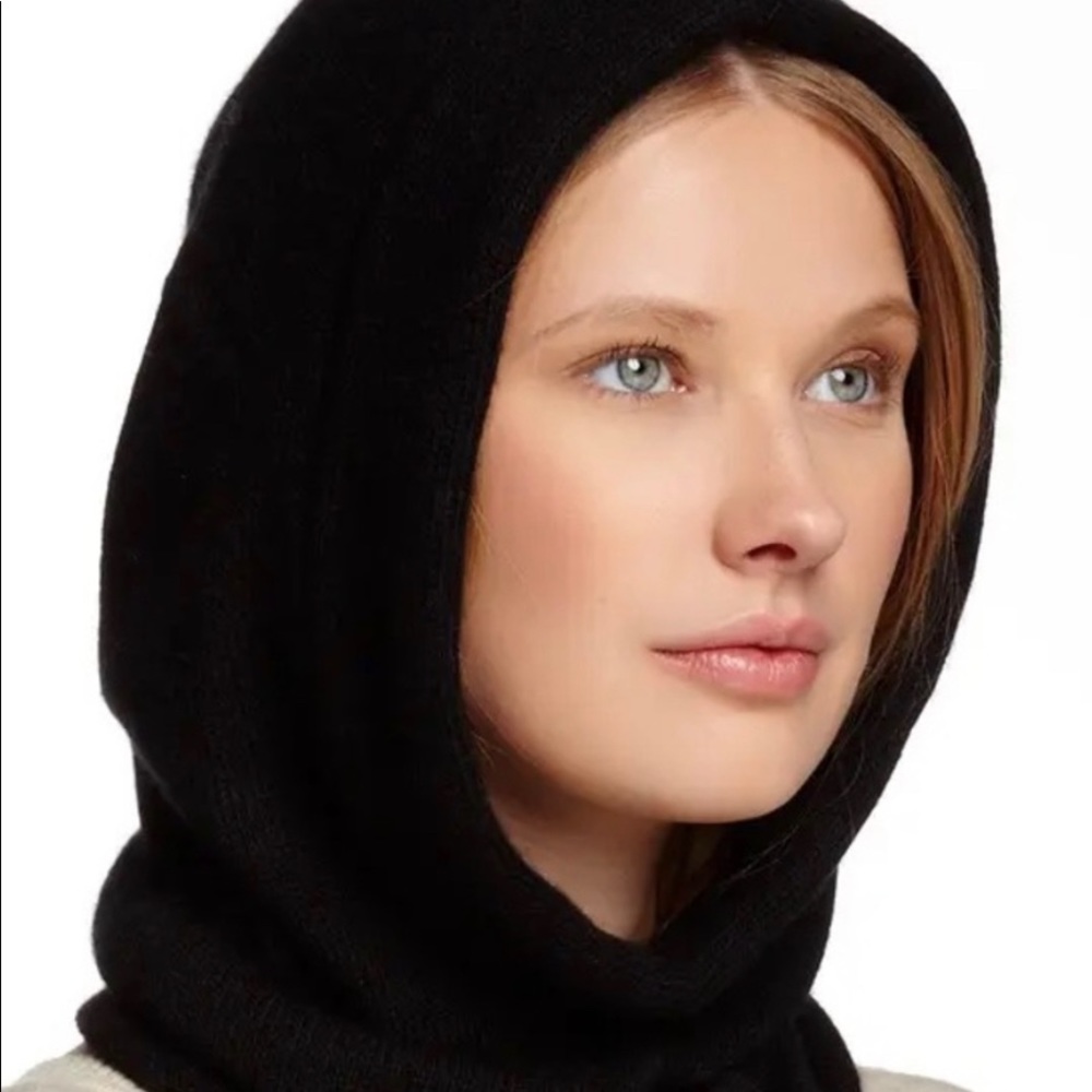 PORTOLANO Extra Soft Black Hoody with Vegan Fur